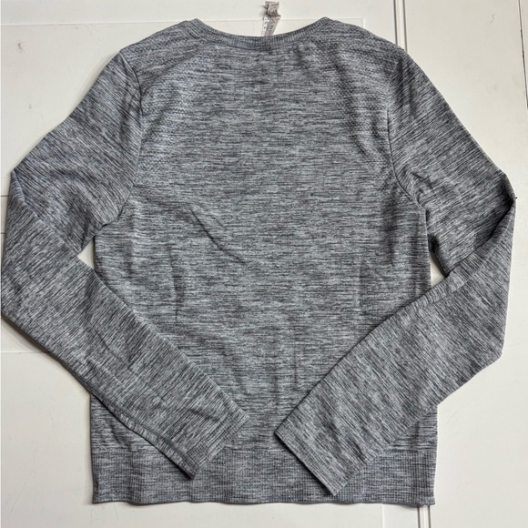 Athleta Women’s Size XS Heather Gray Long Sleeve Tee T-Shirt Athletic - Picture 6 of 6